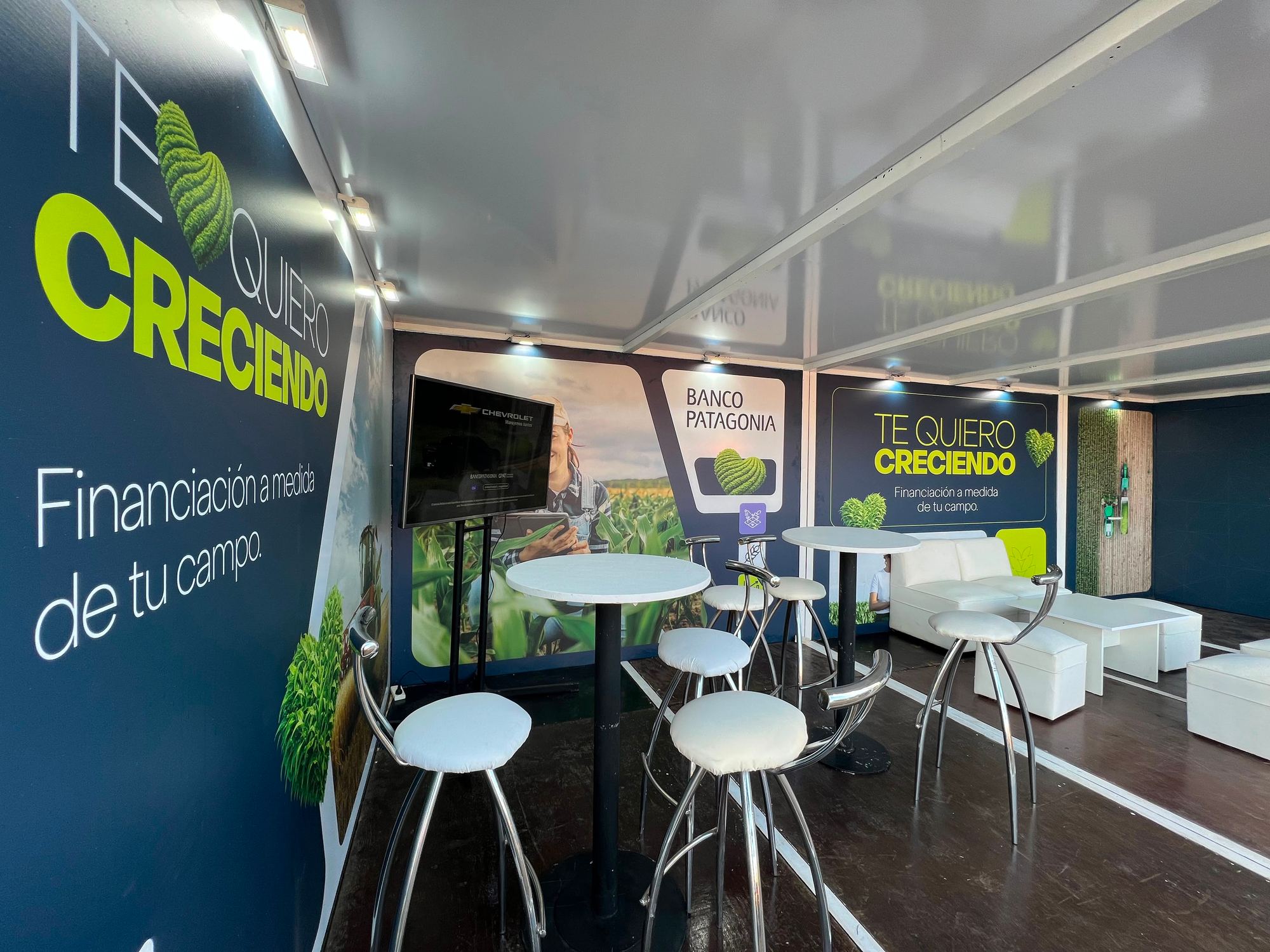Banco Patagonia — Stand en exposición rural para la campaña "Te quiero creciendo" — foto 5