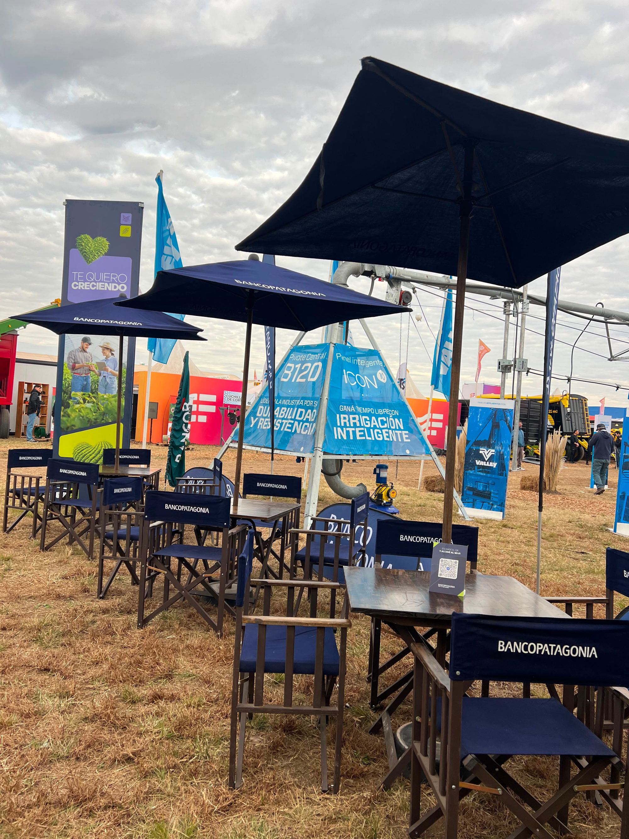Banco Patagonia — Stand en exposición rural para la campaña "Te quiero creciendo" — foto 6