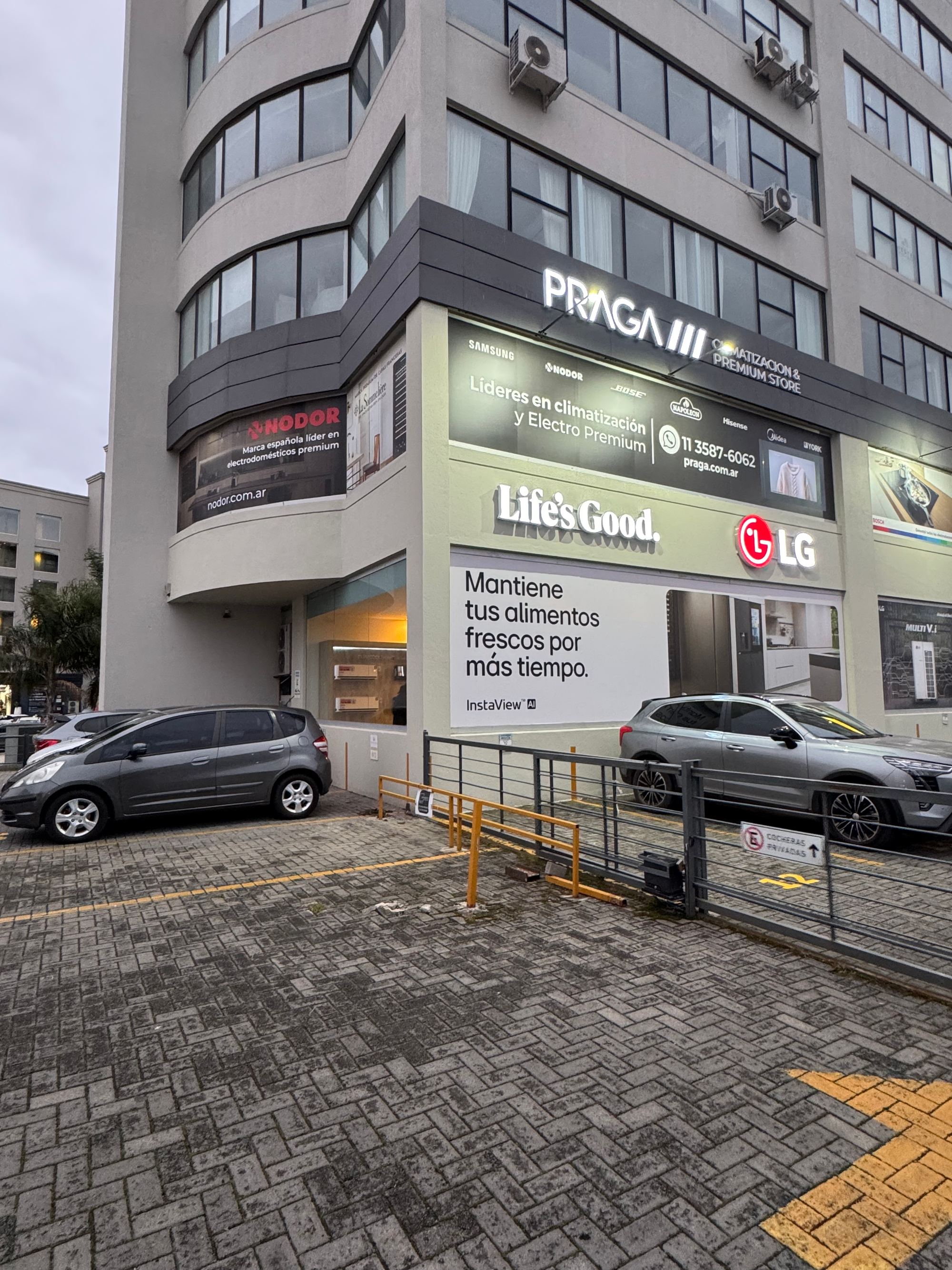 Praga — Equipamiento Comercial